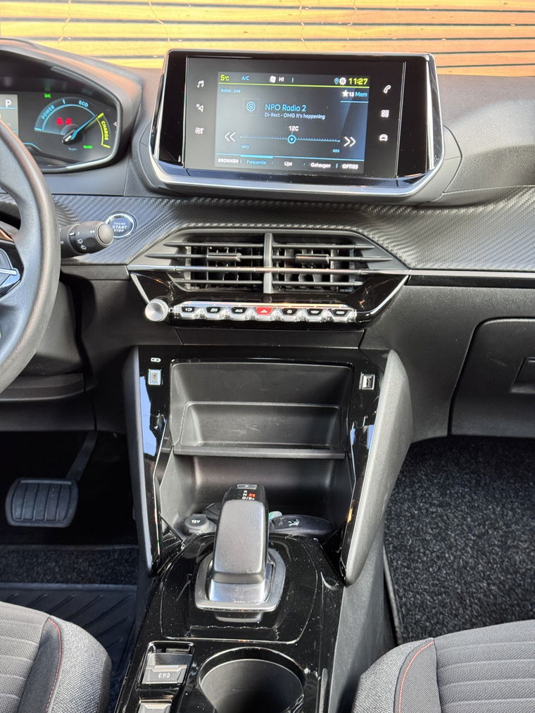 Peugeot e-208