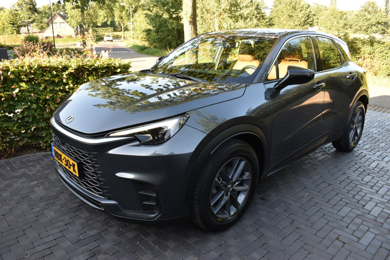 Foto van Lexus LBX