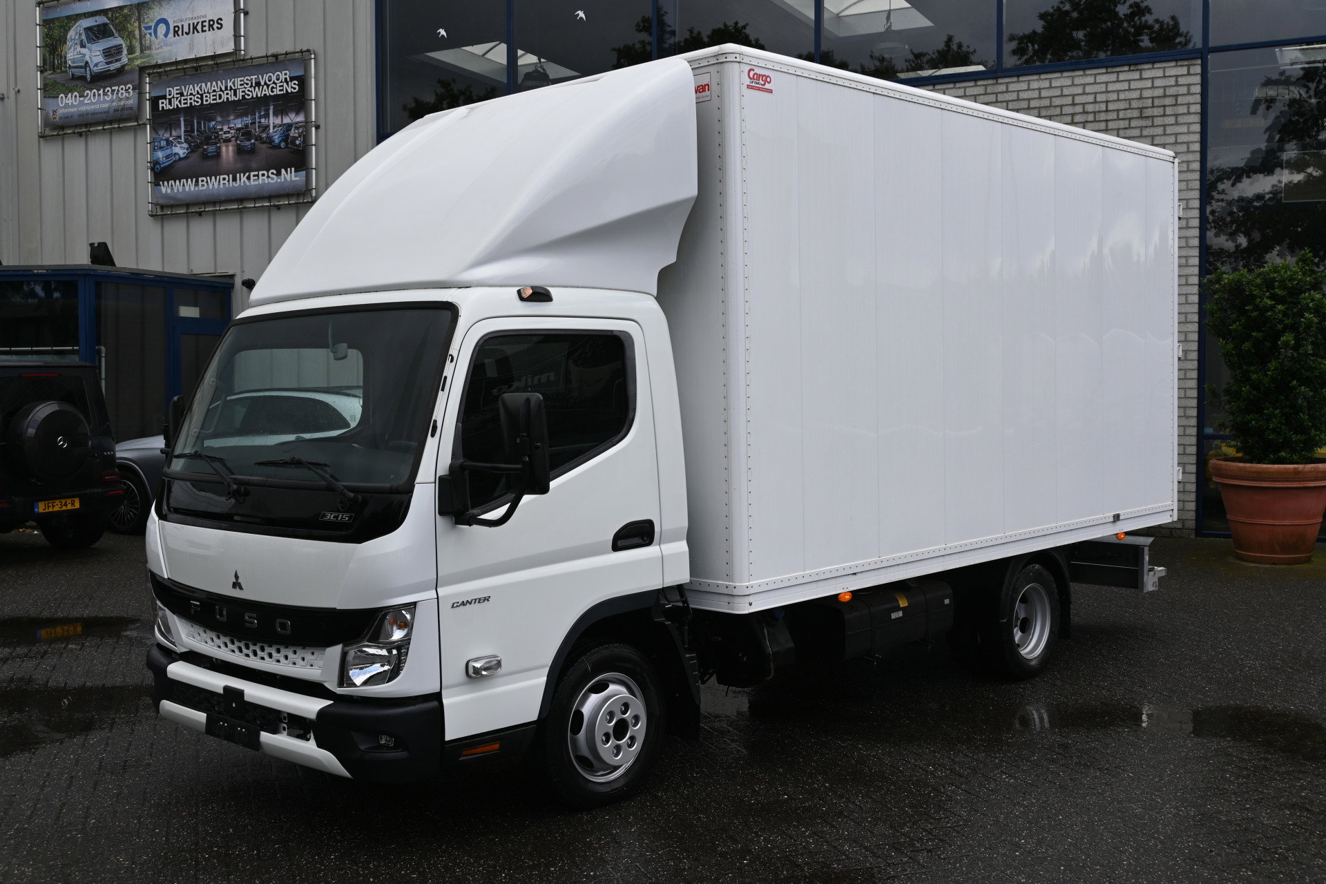 Foto van FUSO Canter