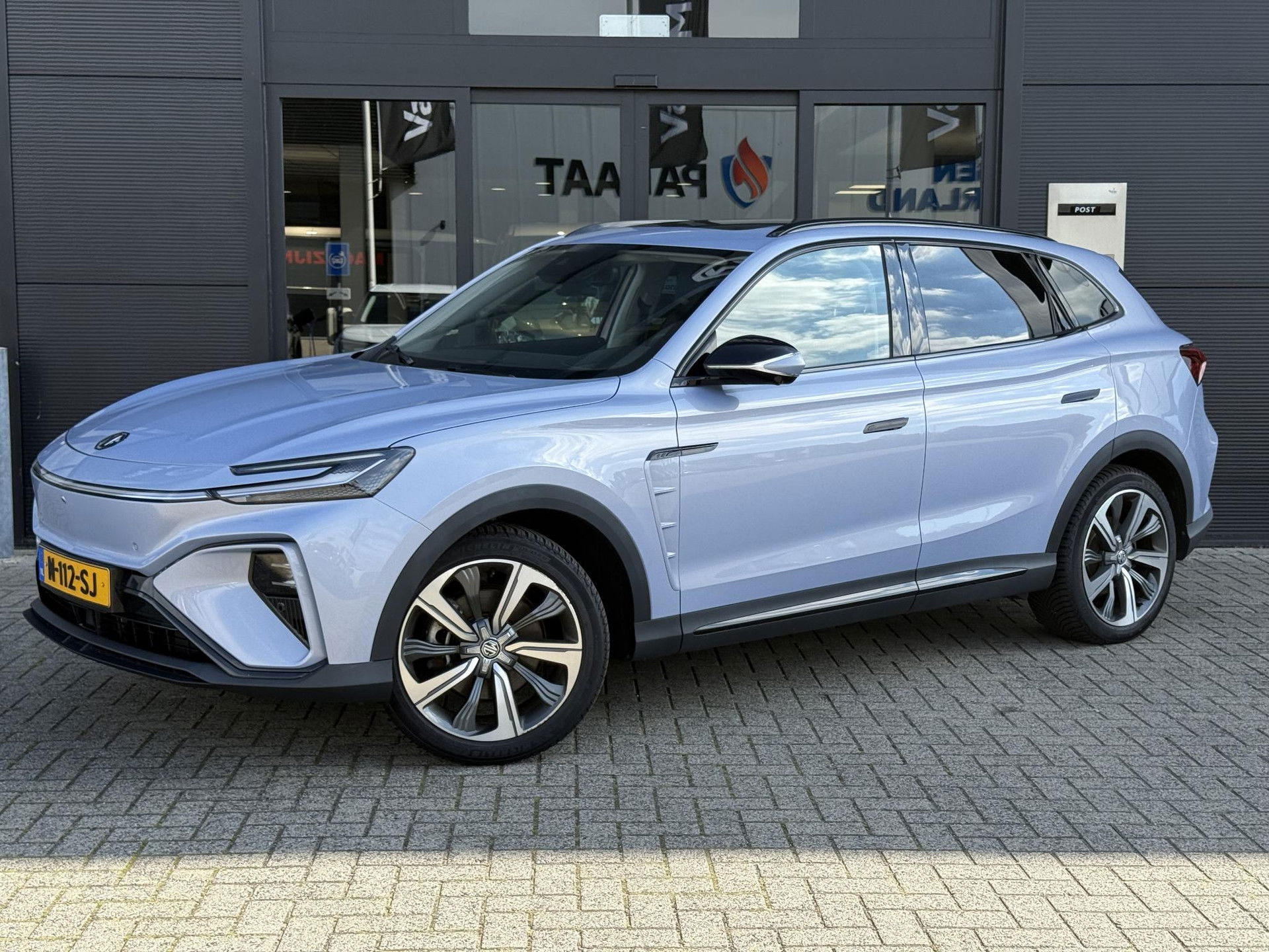 Foto van MG Marvel R