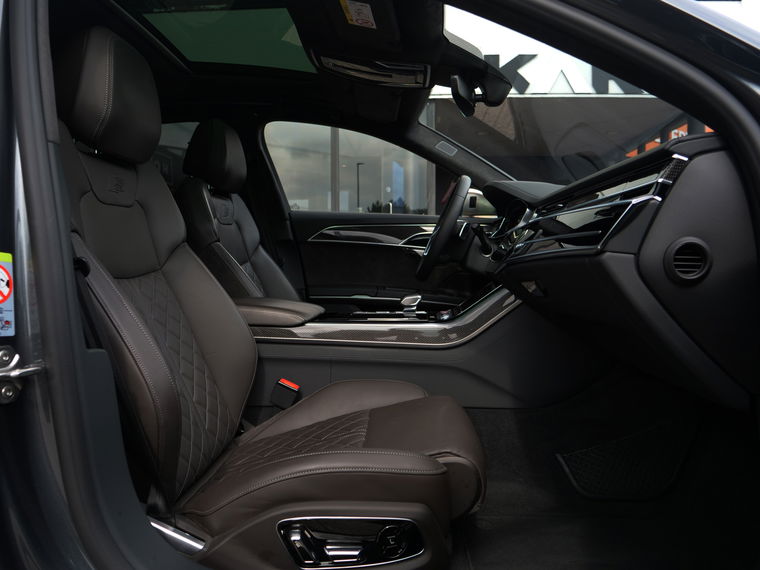 Audi S8