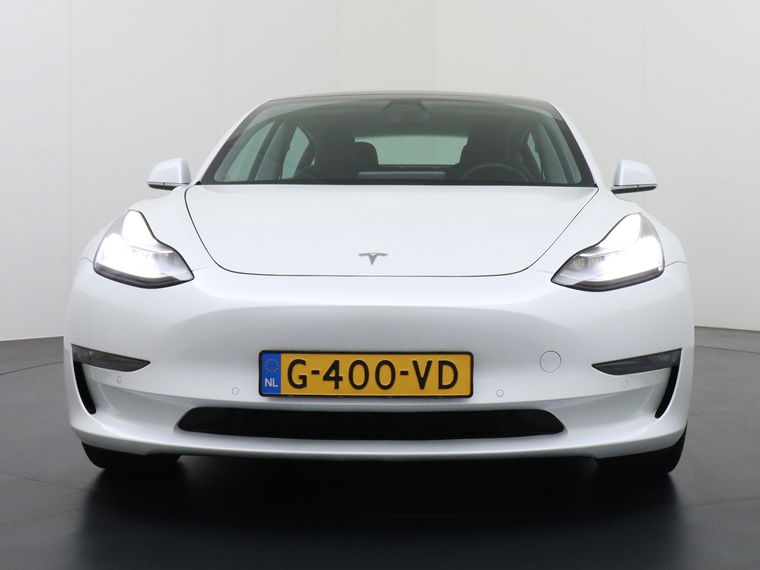 Tesla Model 3 Gerserveerd