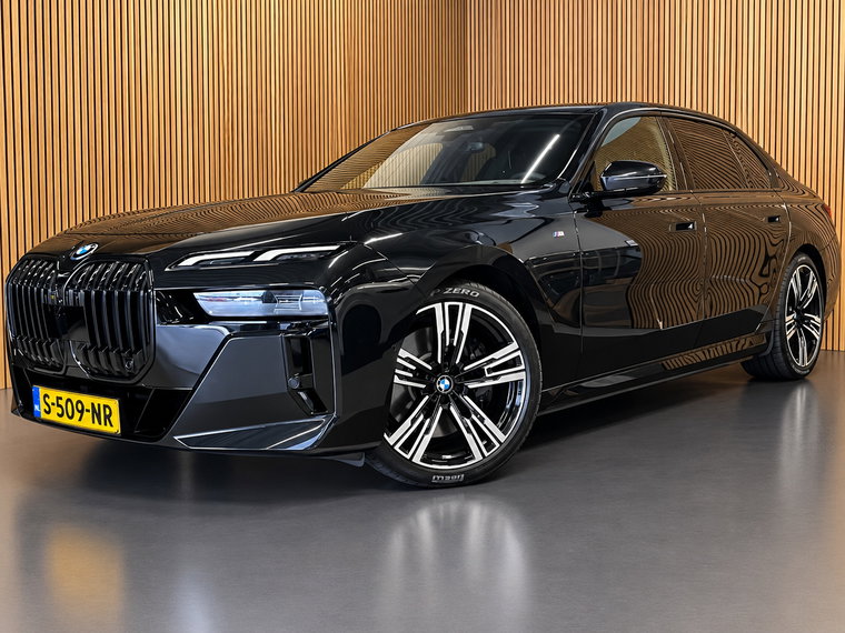 BMW i7