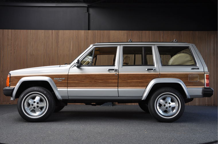Jeep Wagoneer