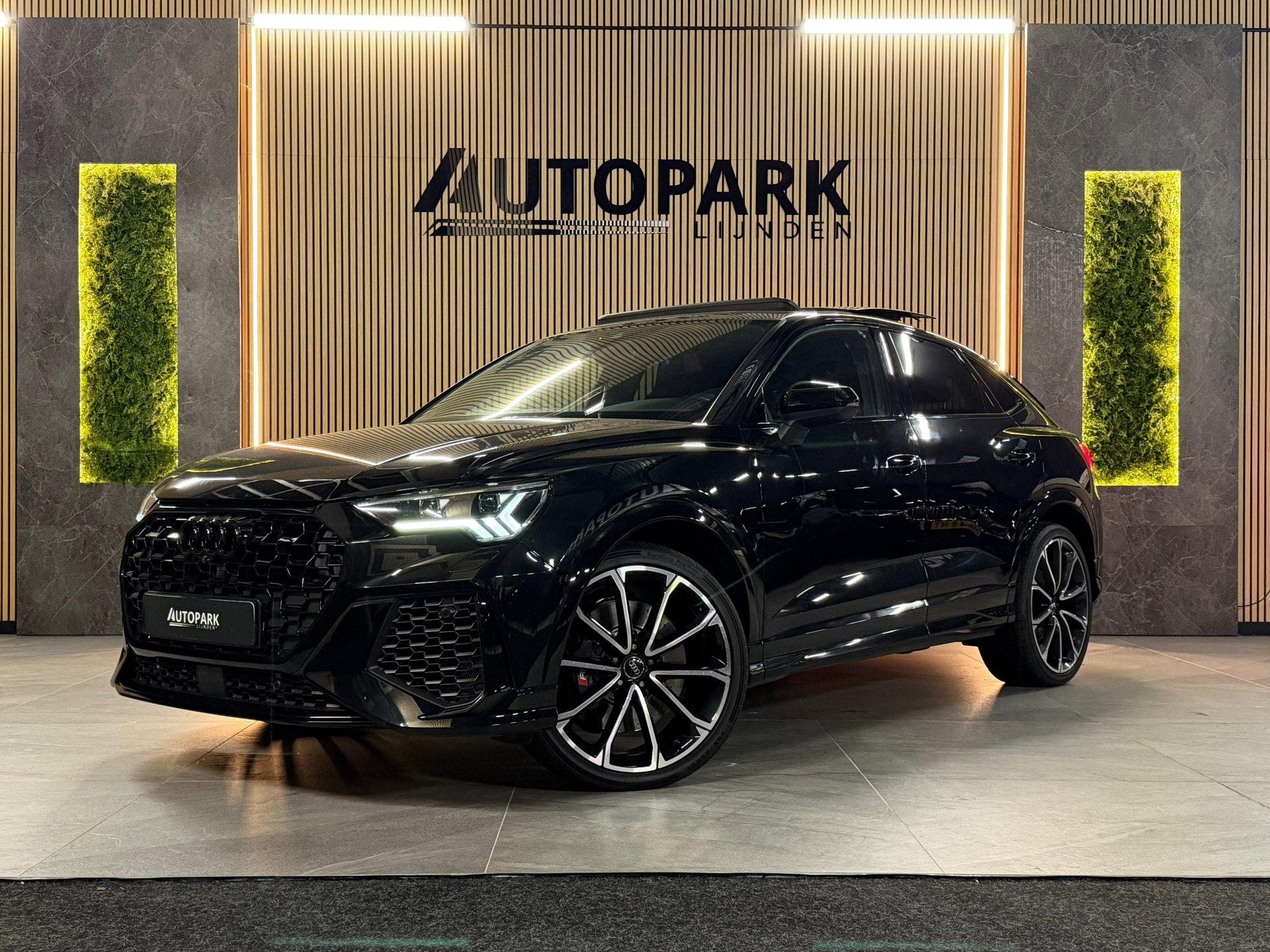 Foto van Audi RSQ3