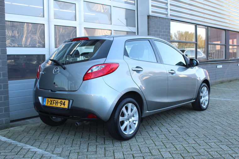 Mazda 2