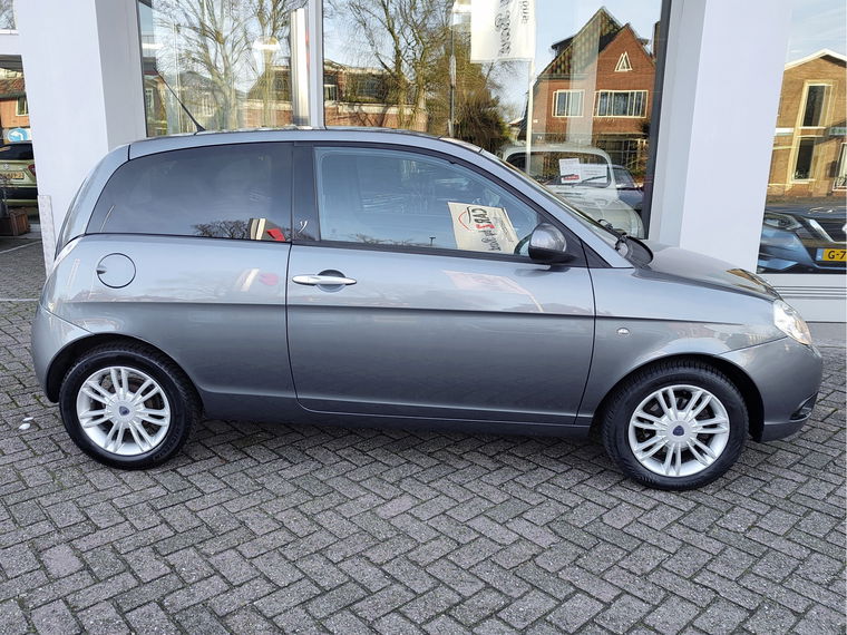 Lancia Ypsilon