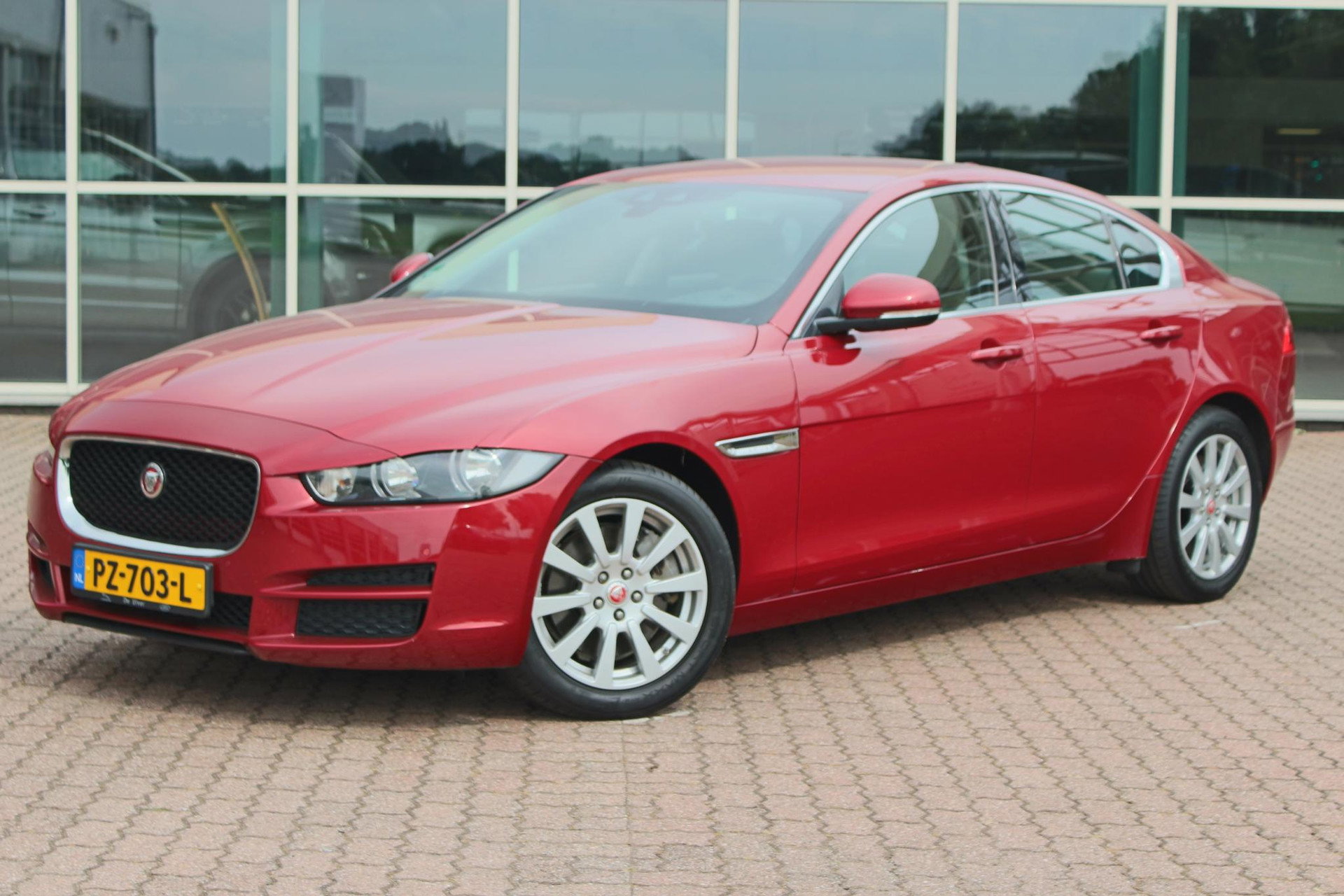 Foto van Jaguar XE