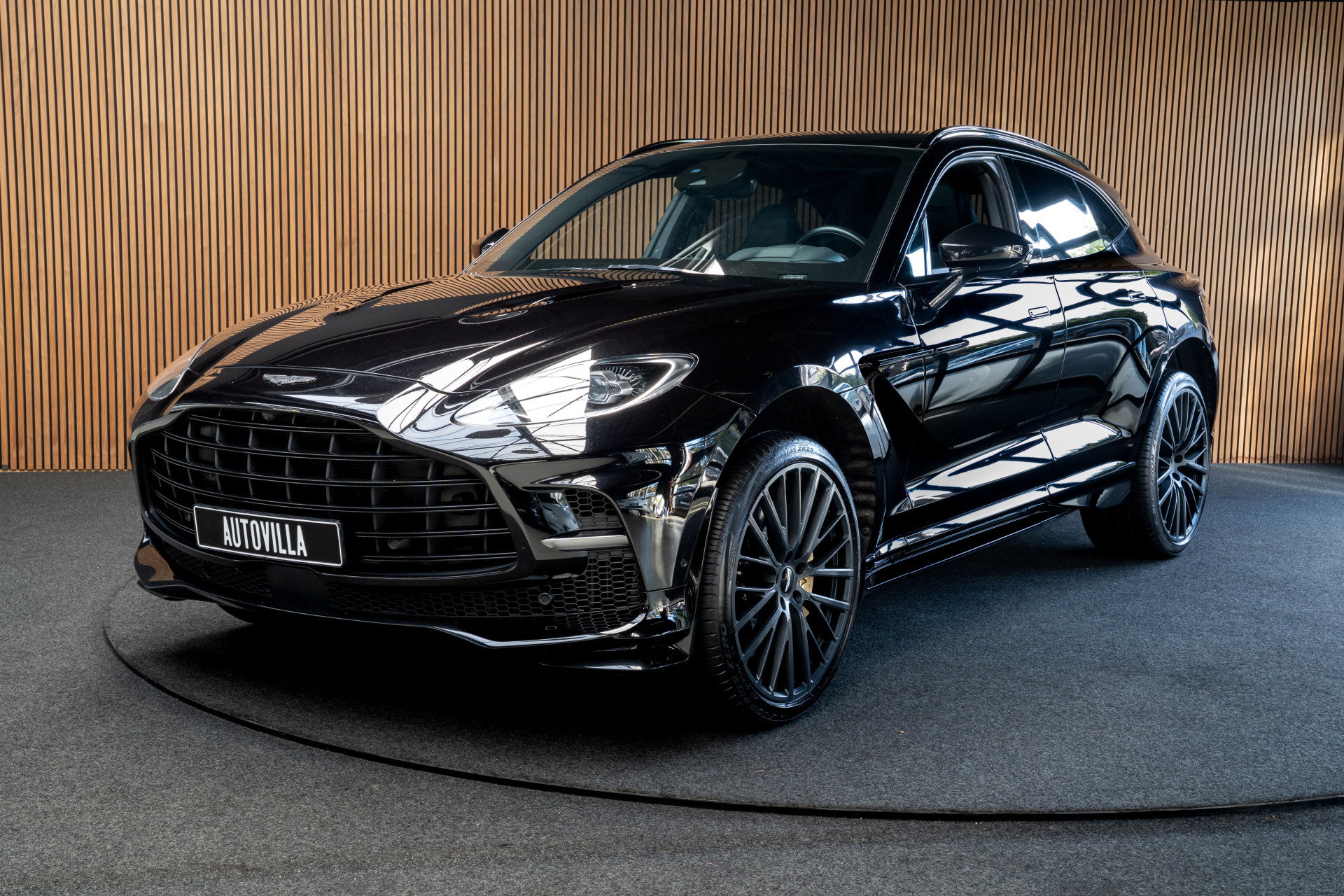 Aston Martin DBX 4.0 V8 707