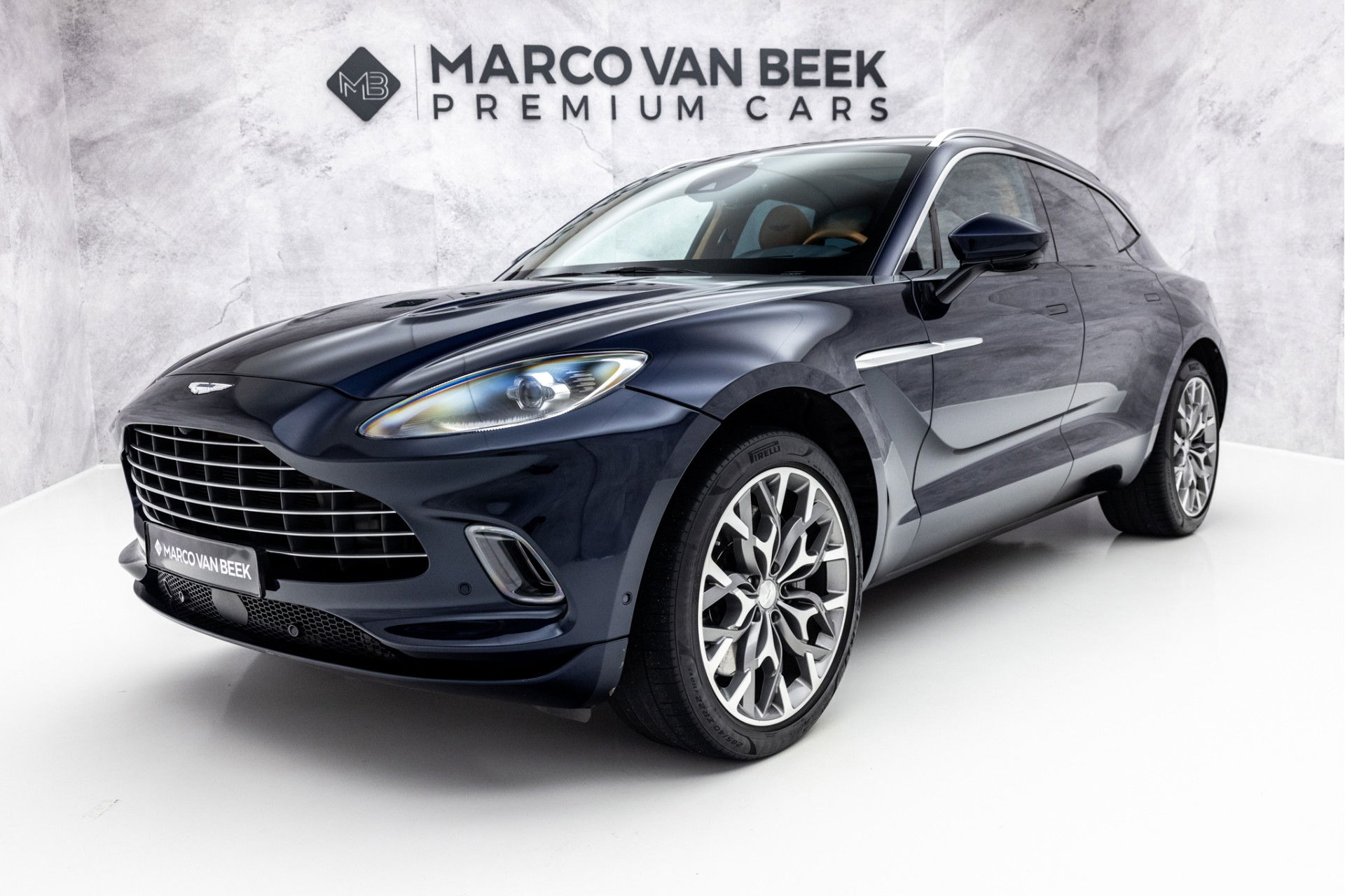 Foto van Aston Martin DBX