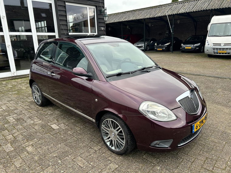 Lancia Ypsilon