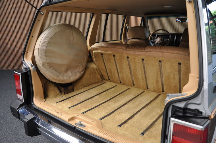 Jeep Wagoneer