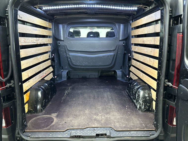 Nissan NV300