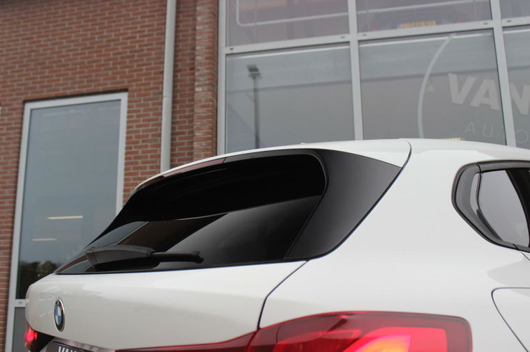 BMW 1-serie 118i F40 Executive Edition | Automaat | 1e eigenaar | NL auto | BTW auto | LED | Carplay | DAB | Sportstuur |