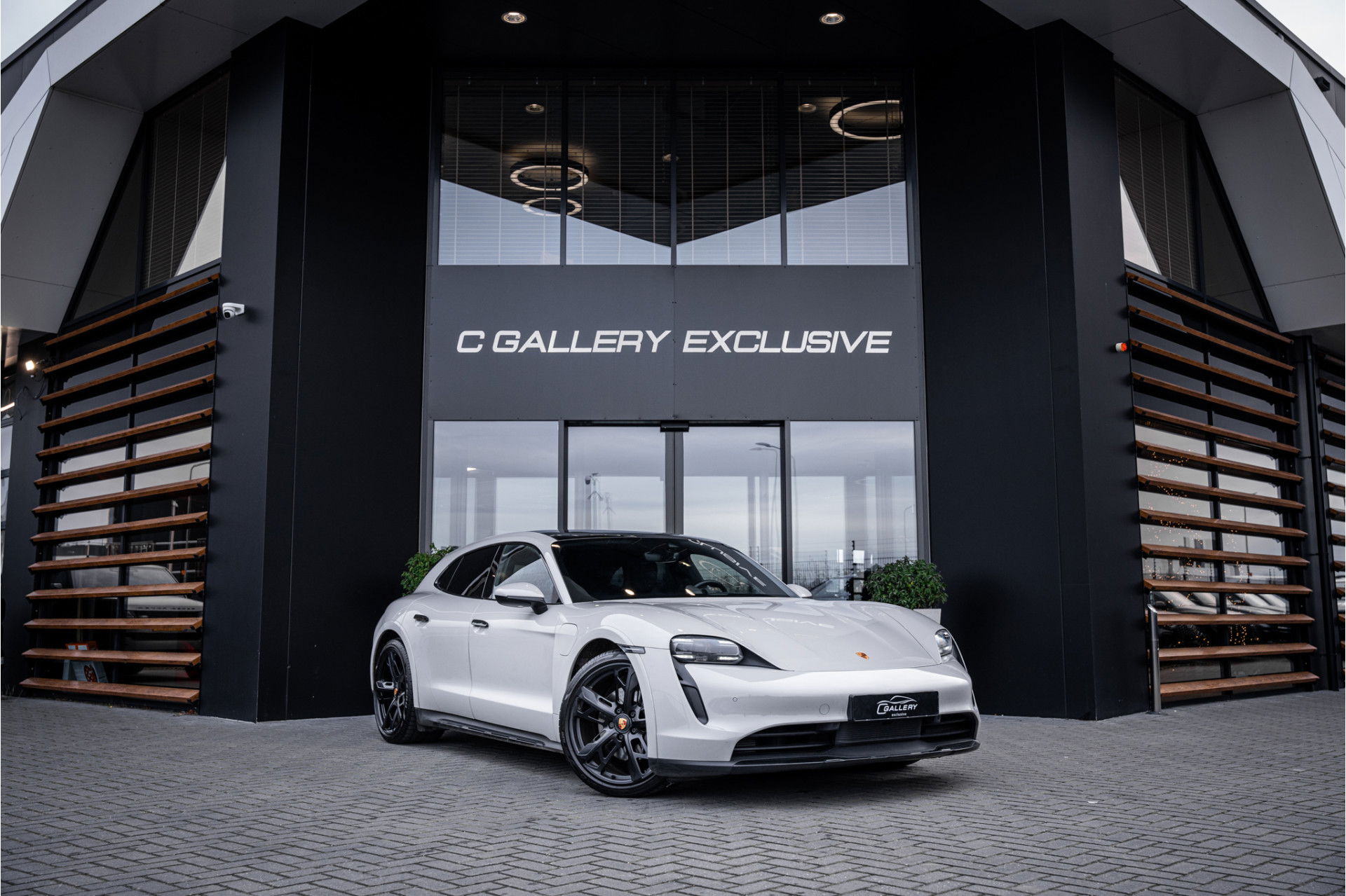 Foto van Porsche Taycan Cross Turismo