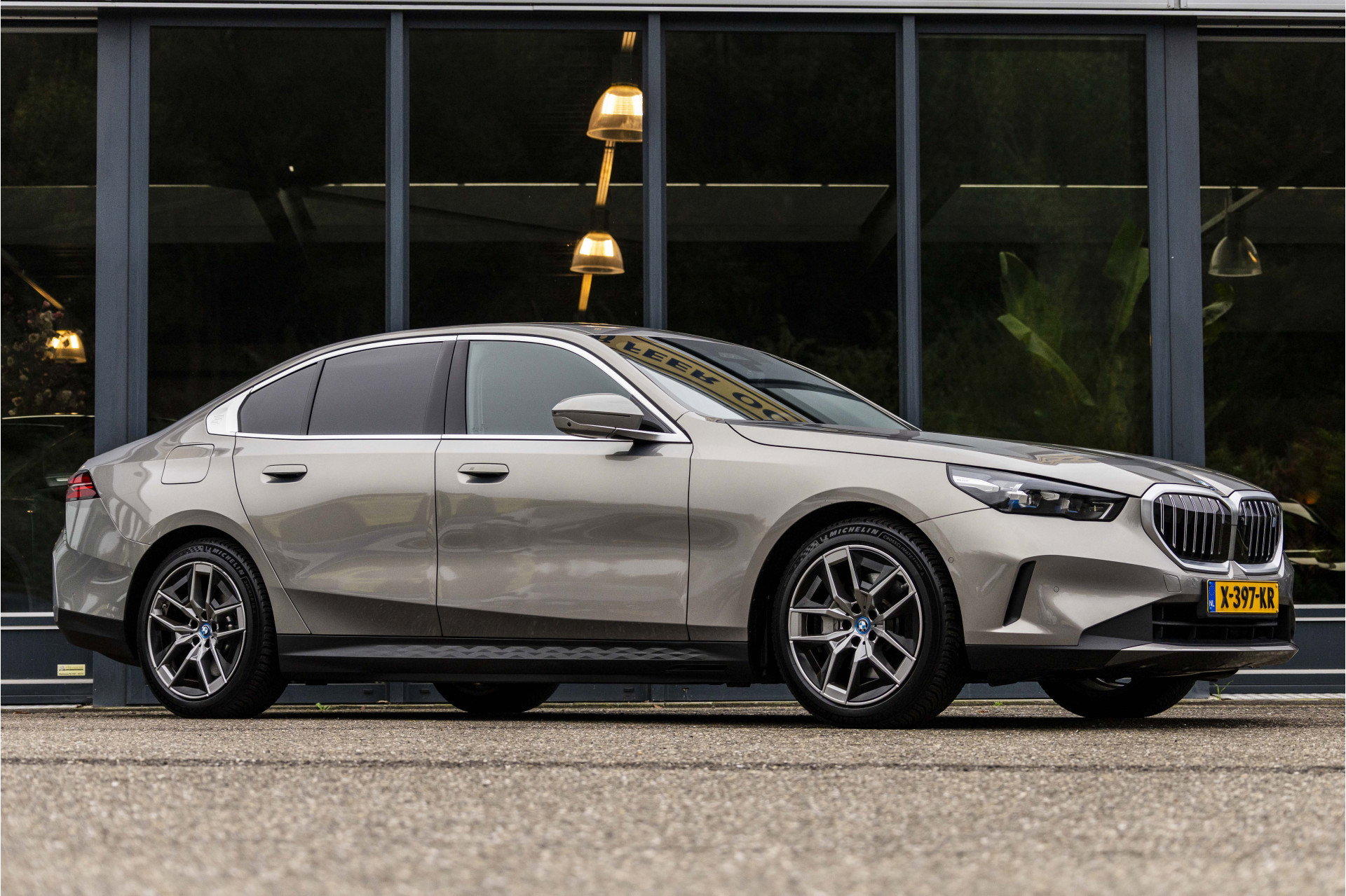 Foto van BMW i5
