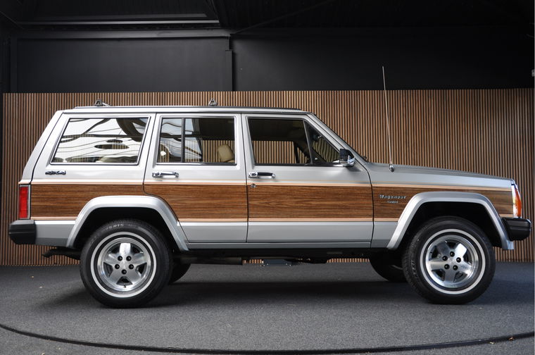 Jeep Wagoneer