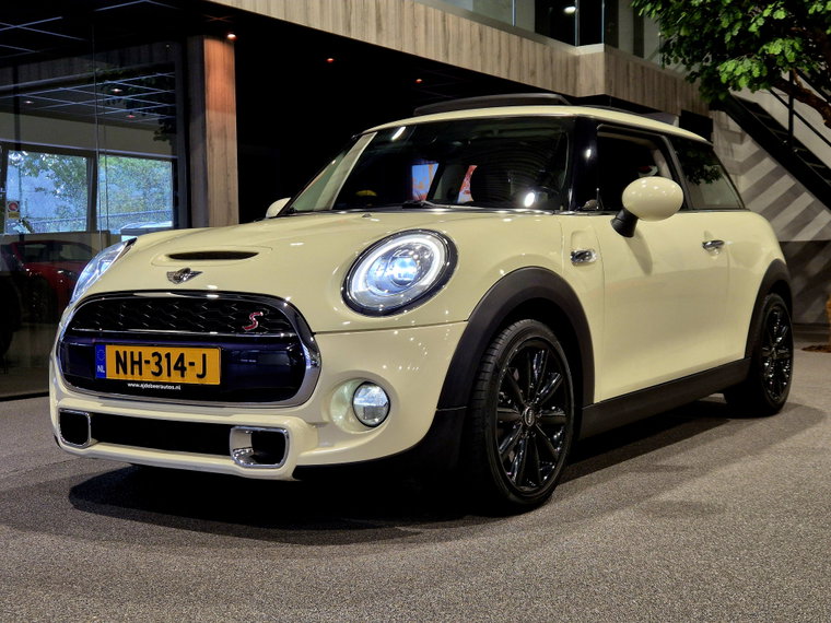 MINI 3-Deurs foto 1