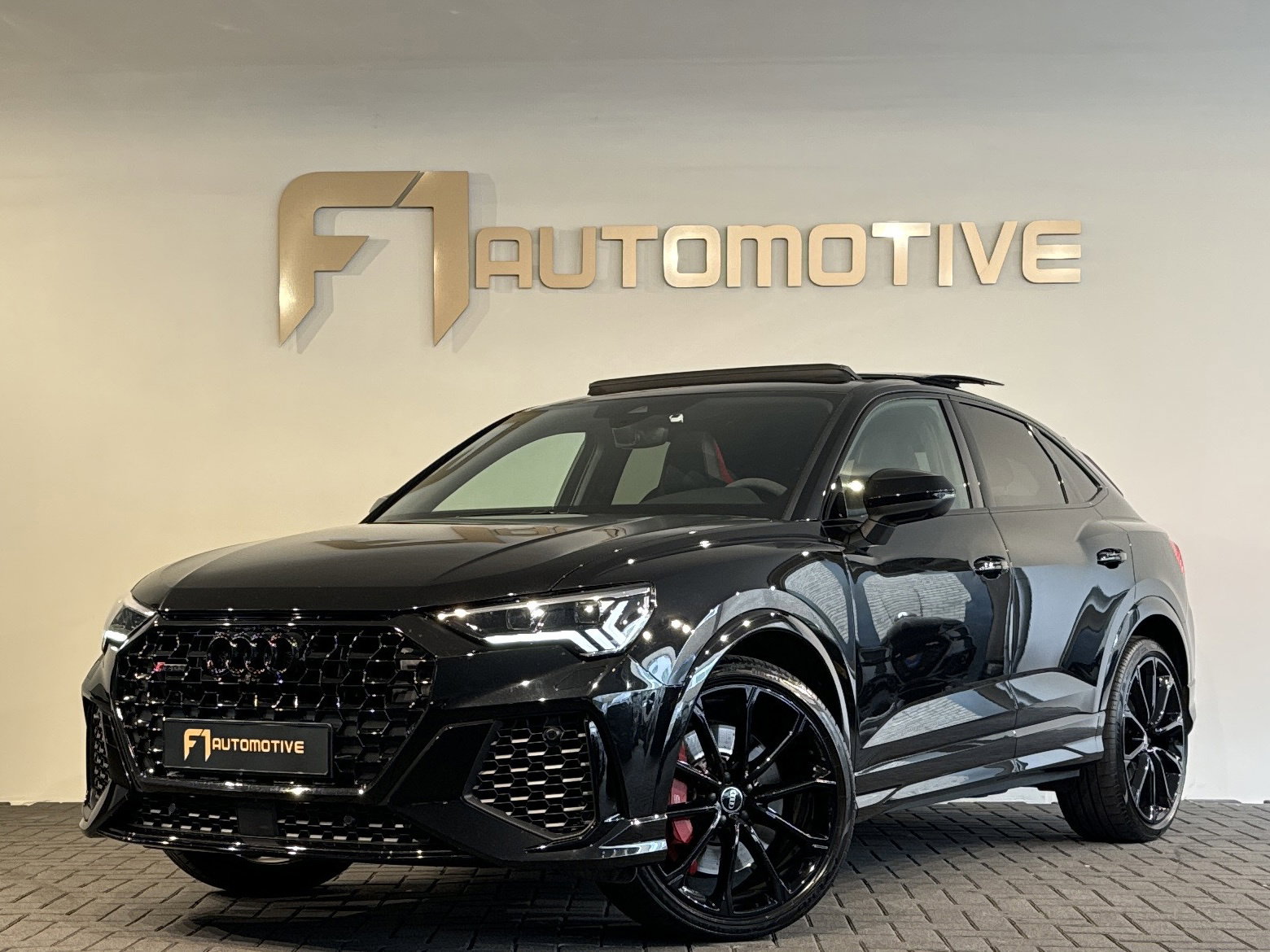 Foto van Audi RSQ3