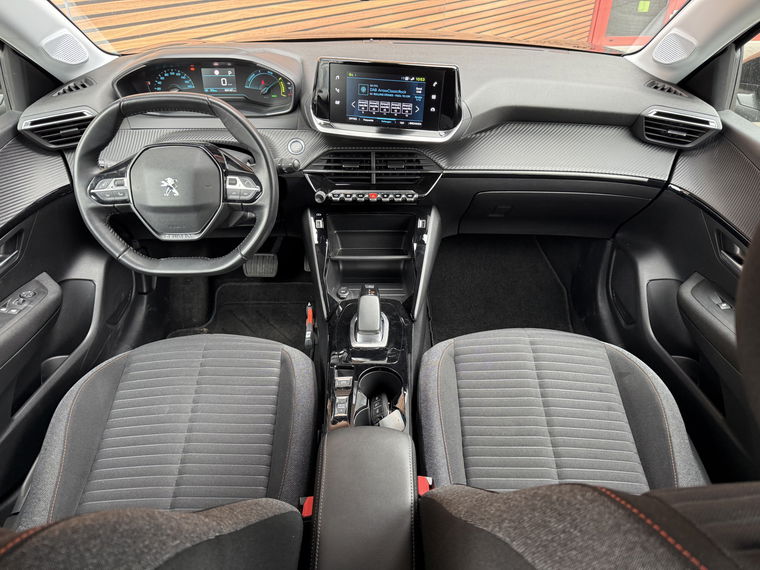 Peugeot e-208