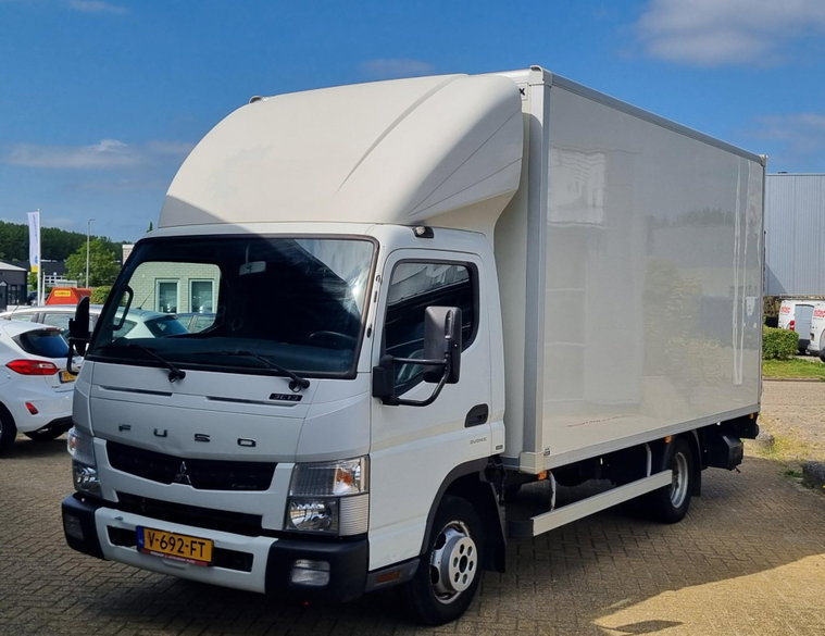 Foto van FUSO Canter