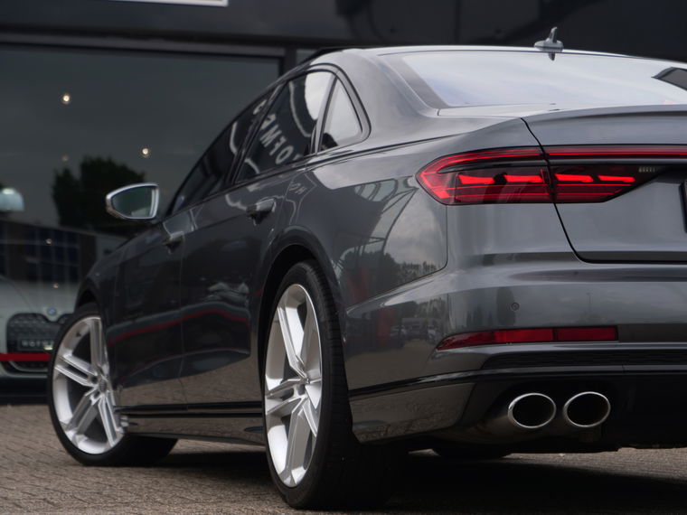 Audi S8
