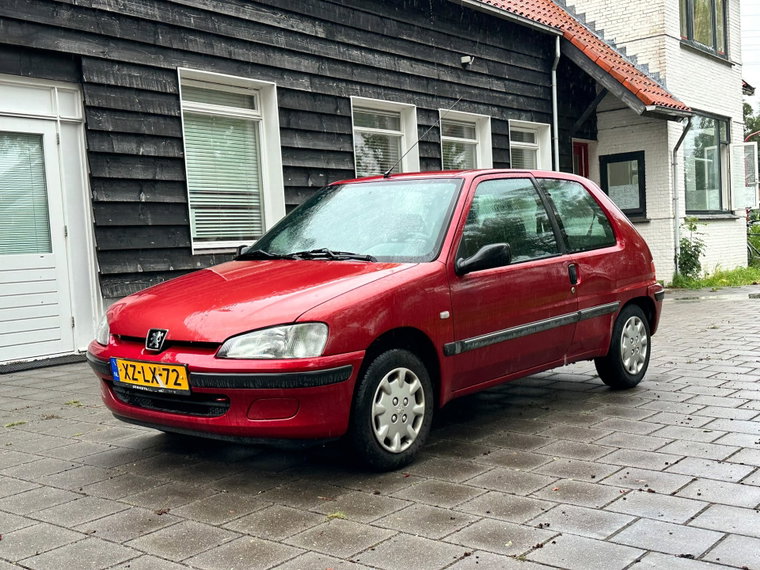 Peugeot 106 foto 1