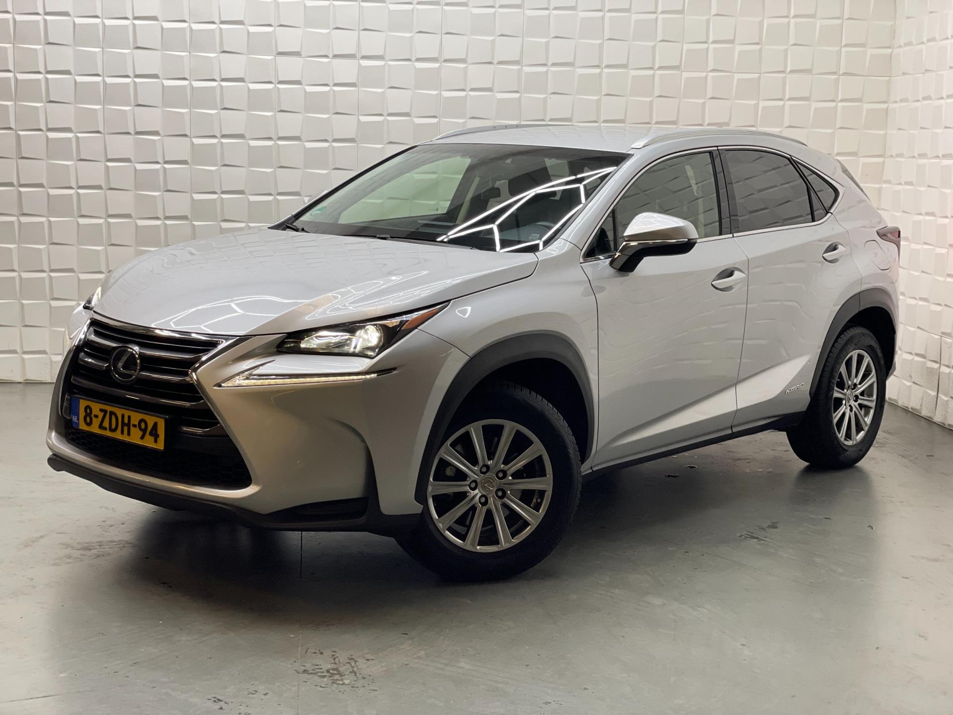 Foto van Lexus NX