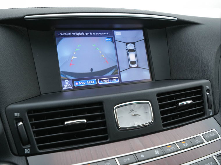 Infiniti Q70