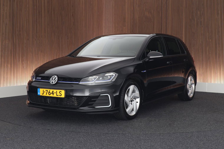 Volkswagen Golf foto 1