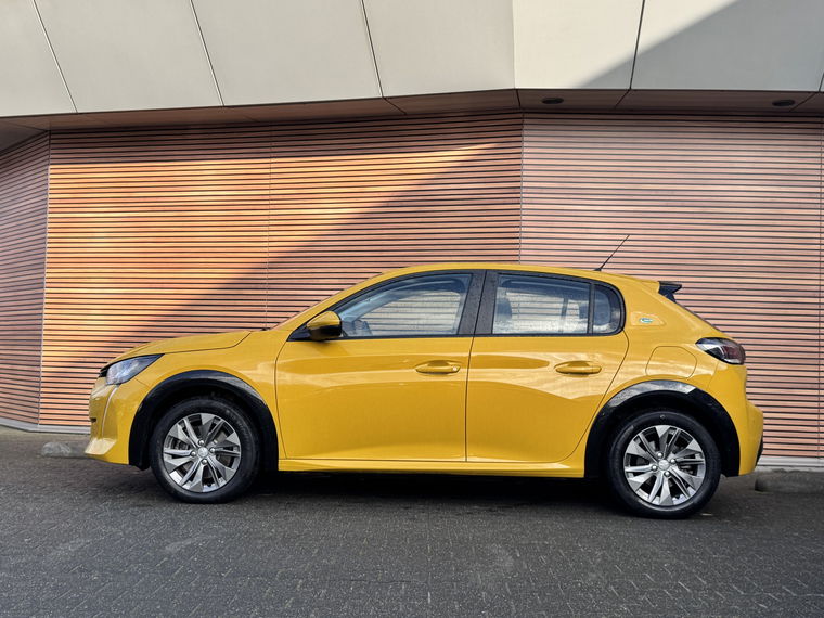Peugeot e-208