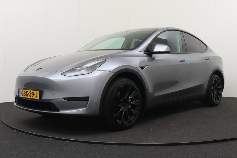 Tesla Model Y foto 1