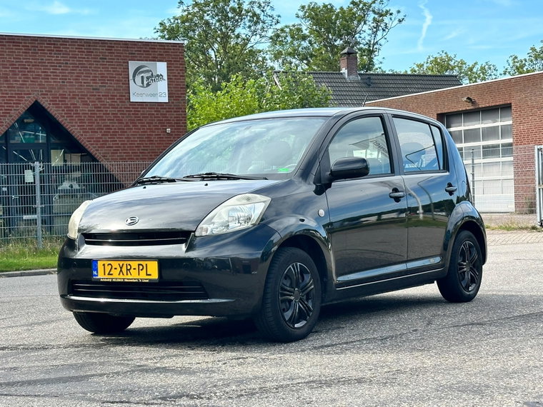 Daihatsu Sirion foto 1