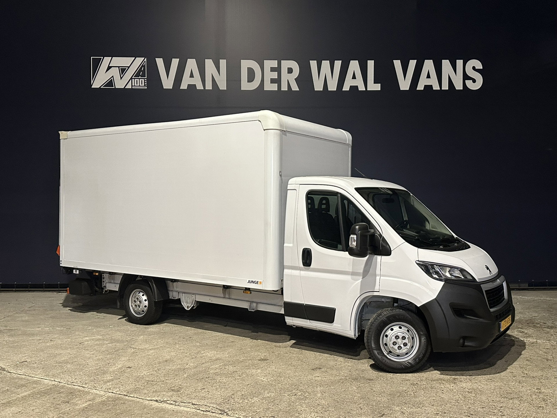 Peugeot Boxer 2.2 BlueHDi 141pk Bakwagen 436cm Lang Laadklep Euro6 Airco | Cruisecontrol | 1085kg laadvermogen