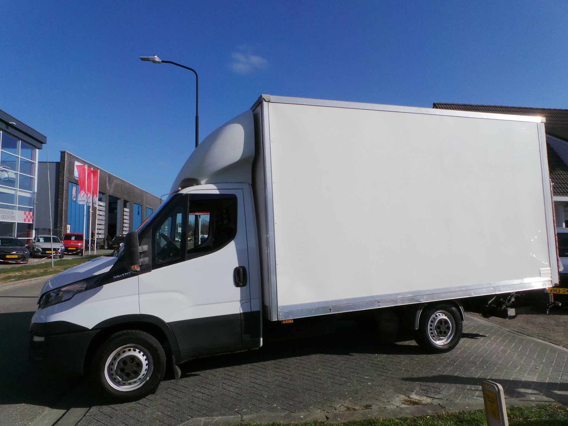 Foto van Iveco 35S17 Bakwagen+Laadklep