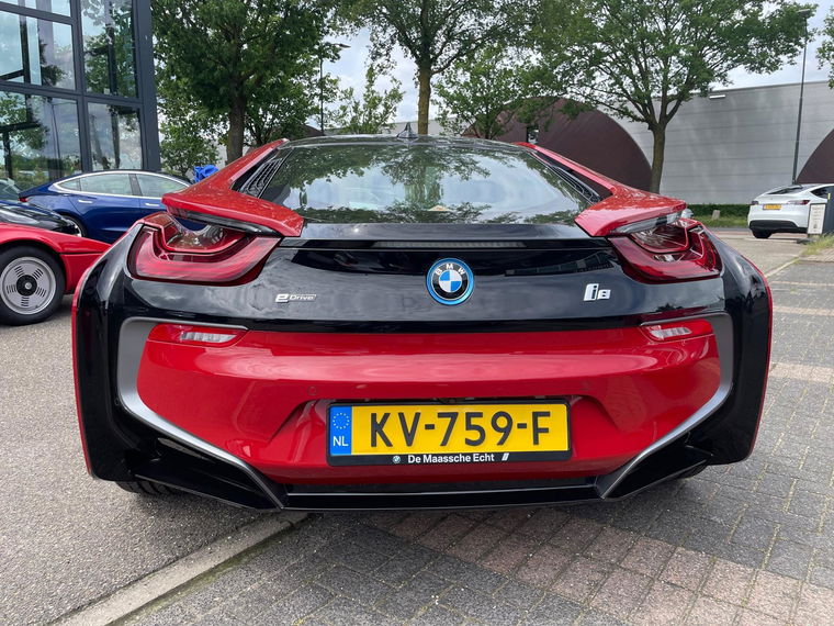 BMW i8