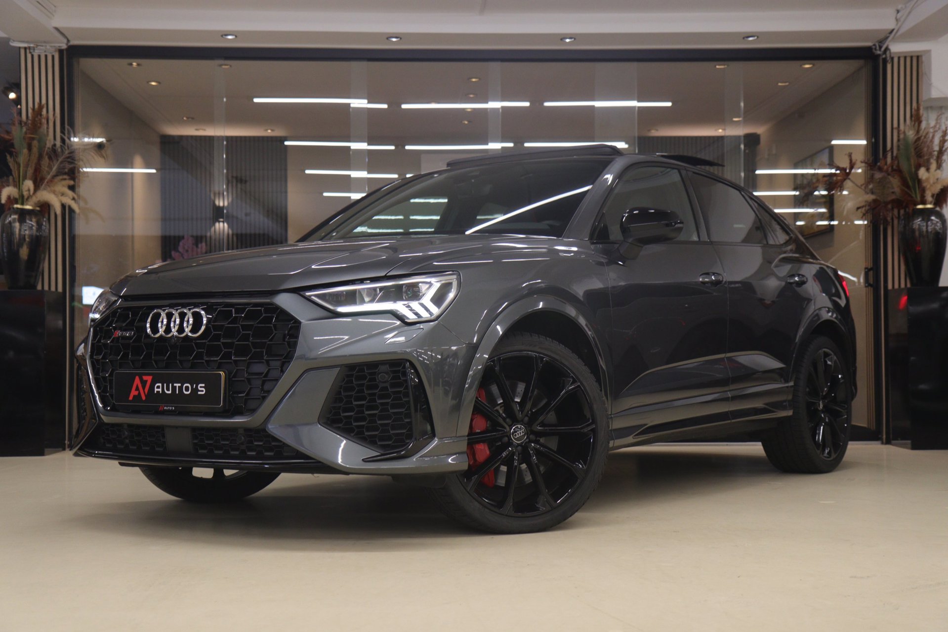 Foto van Audi RSQ3