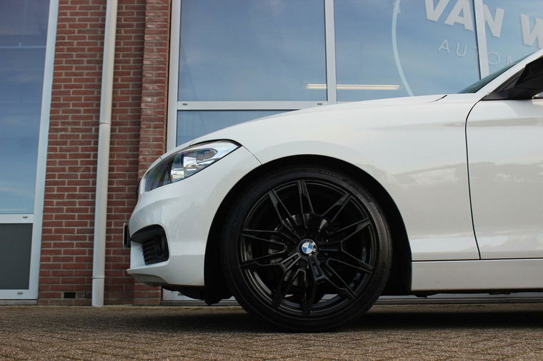 BMW 1-serie 116i F20 Essential Facelift 5-deurs | NL auto | Sportstuur | PDC | Navi | Cruise-control | NAP | Alpinweiss |