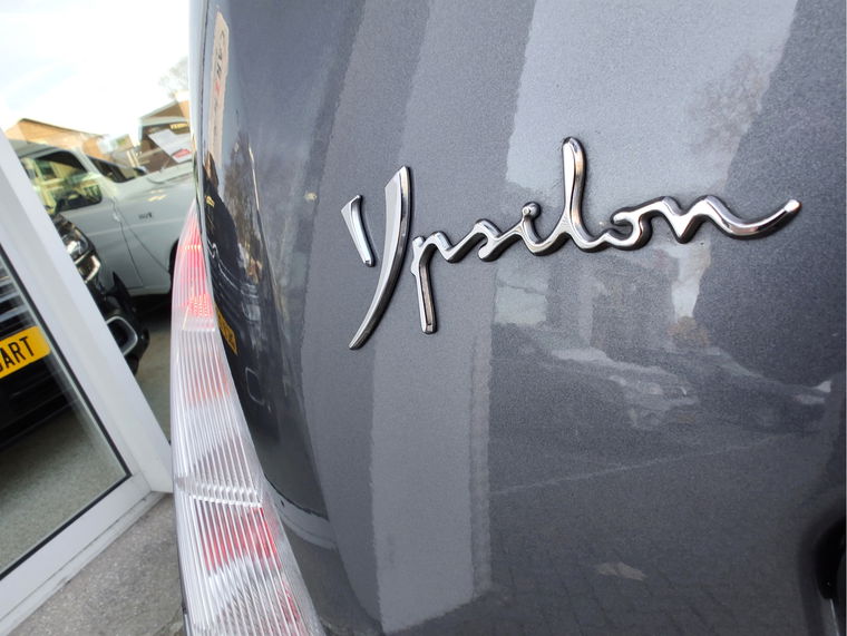 Lancia Ypsilon