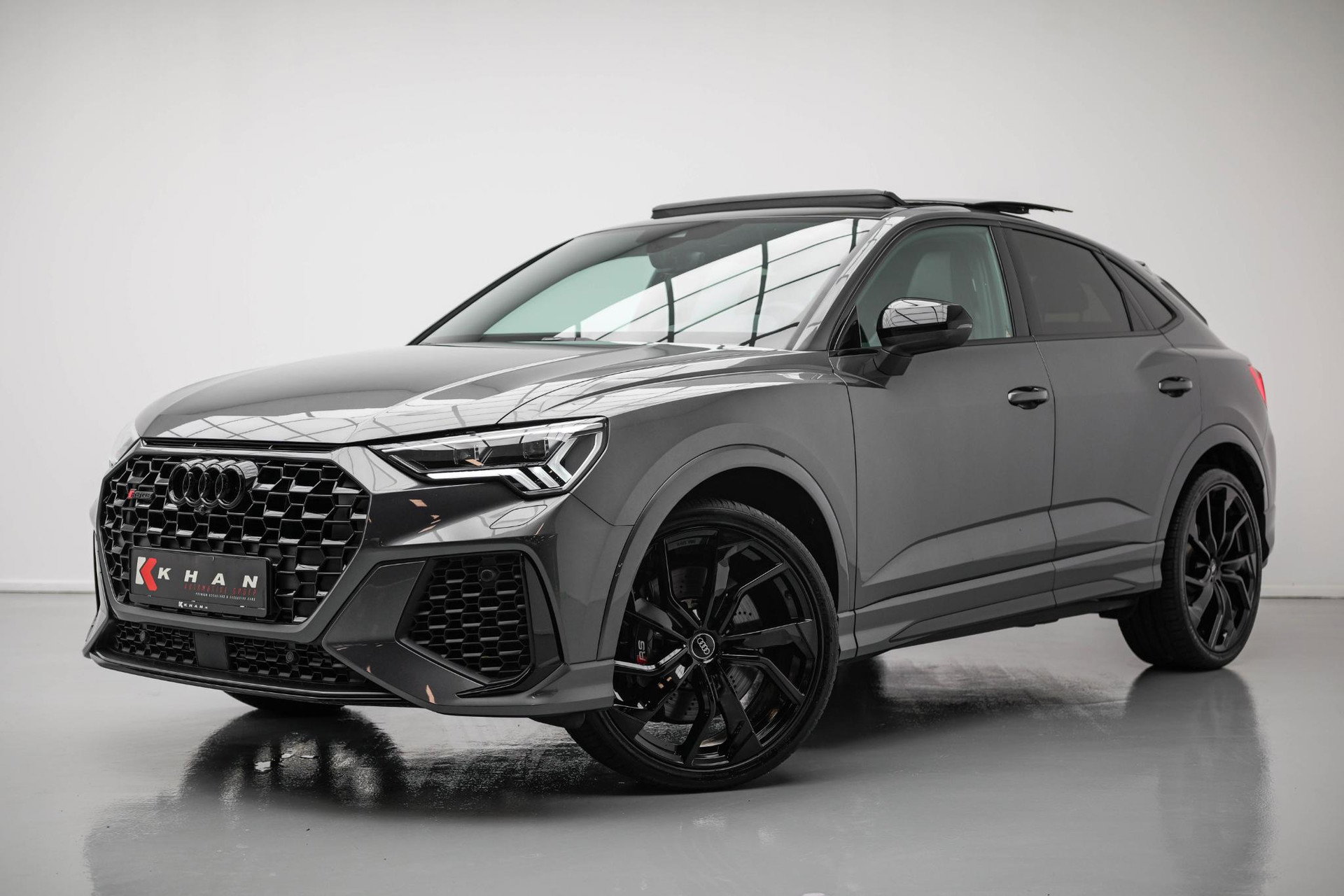Foto van Audi RSQ3