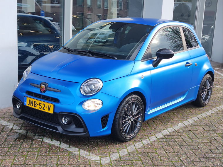 Foto van Abarth 695