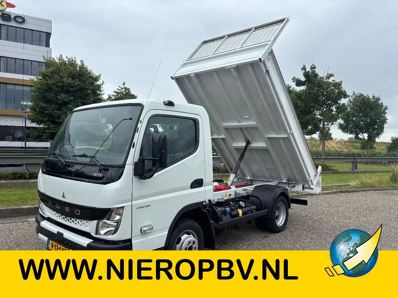 Foto van FUSO Canter
