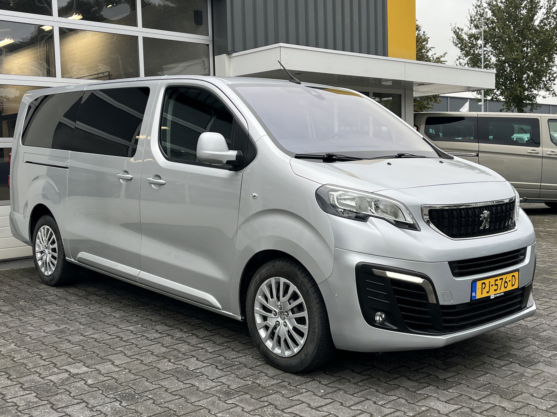 Foto van Peugeot Traveller 9-persoons