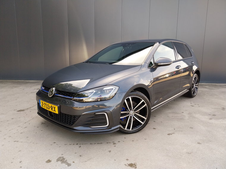 Volkswagen Golf foto 1