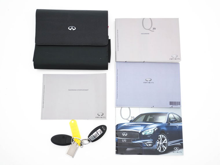 Infiniti Q70