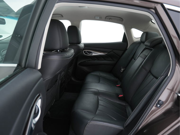 Infiniti Q70