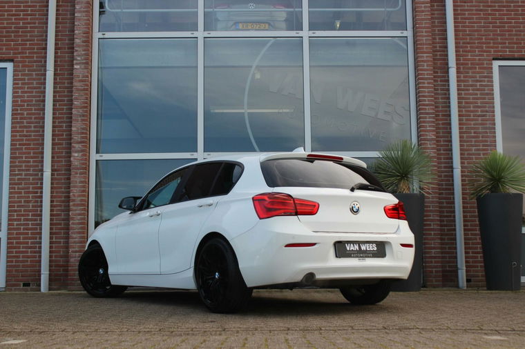 BMW 1-serie 116i F20 Essential Facelift 5-deurs | NL auto | Sportstuur | PDC | Navi | Cruise-control | NAP | Alpinweiss |