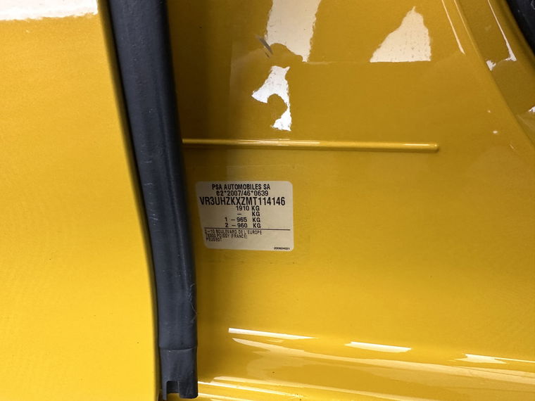 Peugeot e-208
