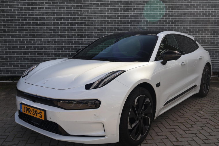 Foto van Zeekr 001