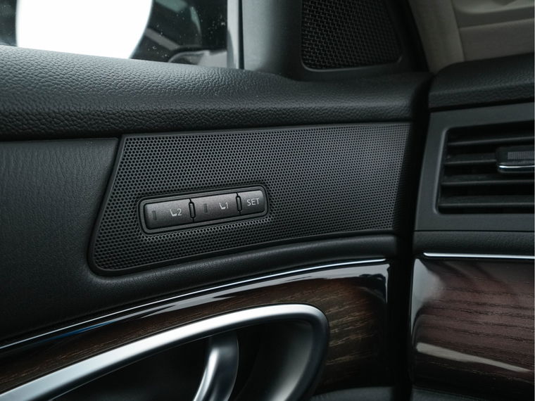 Infiniti Q70